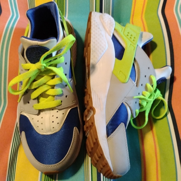 Nike Shoes - Nike Huarache Shoes